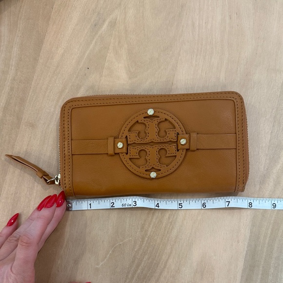 Tory Burch Zip-Around Wallet - Picture 5 of 5